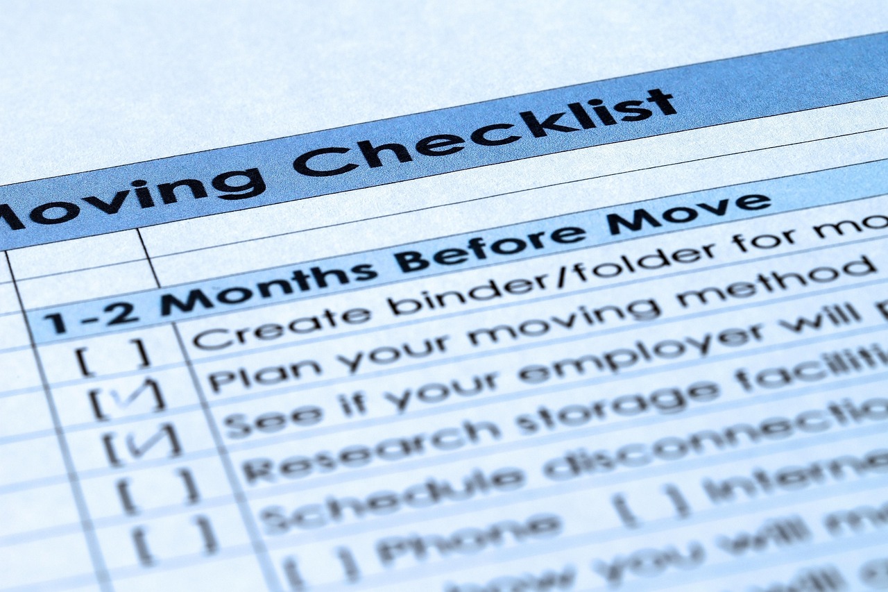 核对清单 Checklist 办公室工作人员打勾清单 Checklist with check boxes.