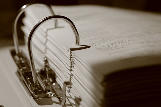 About 装满文件的活页夹深褐色特写 Sepia binder filled with documents.